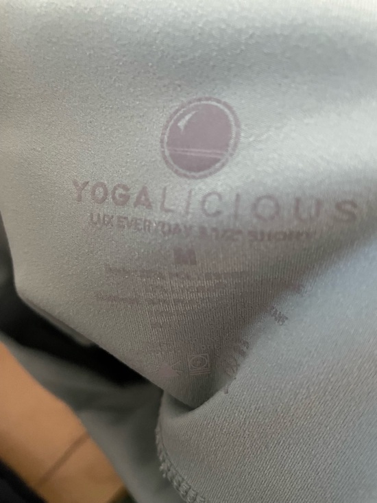 Yogalicious Bike Shorts MEDIUM NWOT - Picture 3 of 4